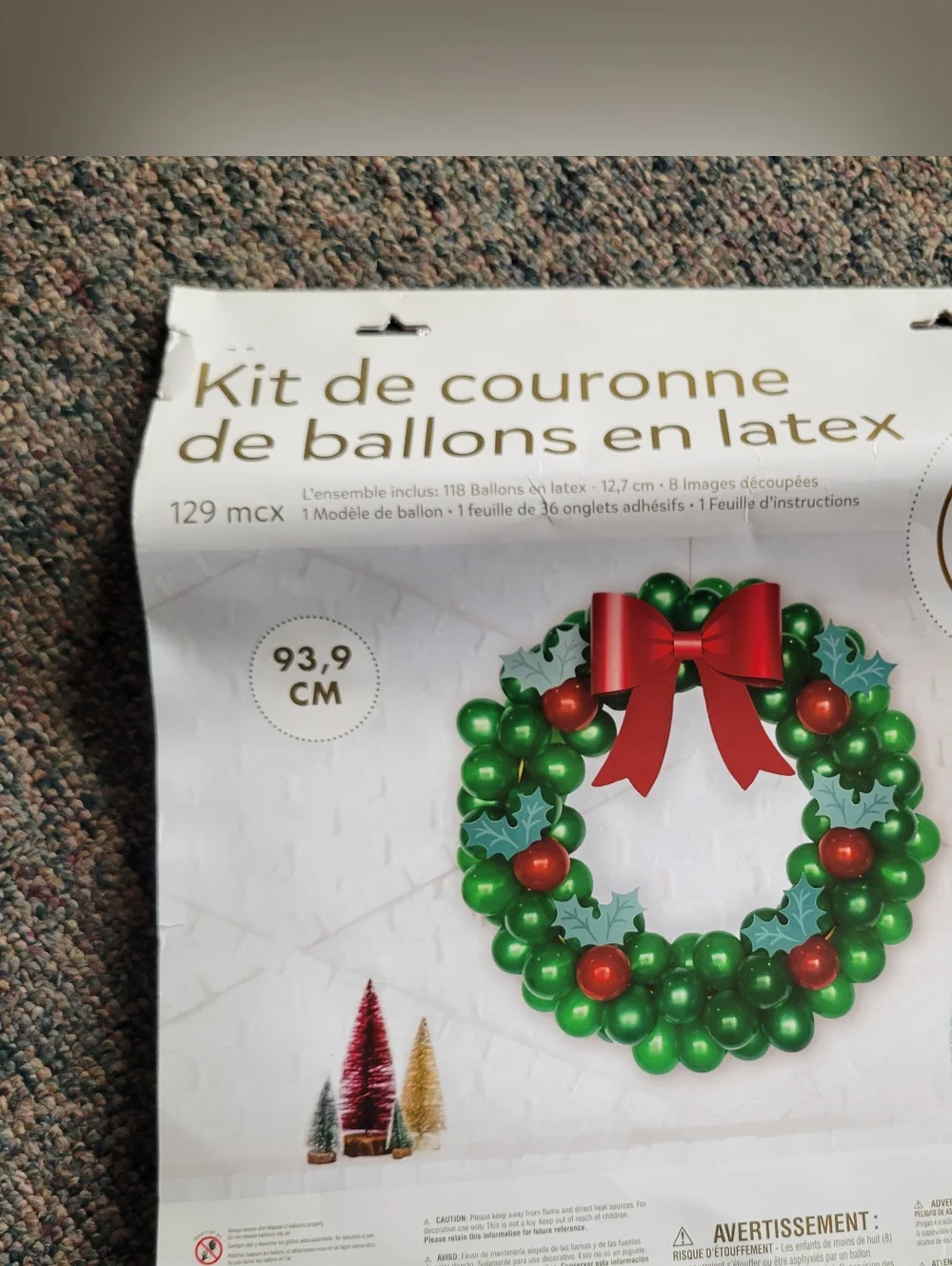 Latex Balloon Wreath Kit - Green and Red Holiday Decor